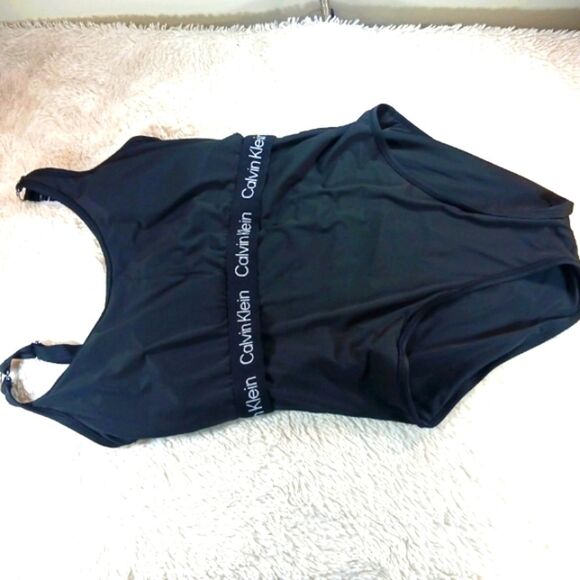 Calvin Klein Black One-Piece Swimsuit Size 18 Adjustable Straps Padded Shelf Bra - Picture 7 of 11
